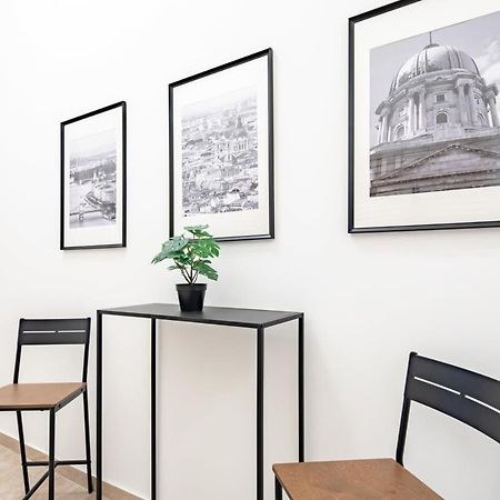 Central - New - Comfy Ac Studio Budapest Luaran gambar