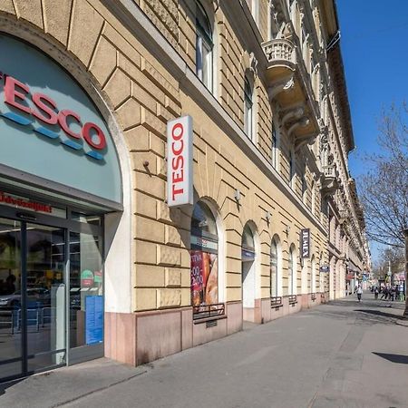 Central - New - Comfy Ac Studio Budapest Luaran gambar