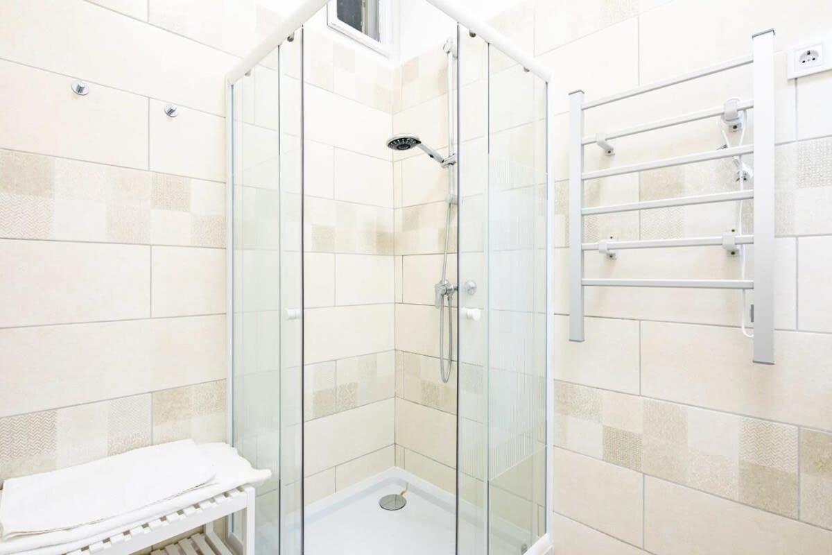 Central - New - Comfy Ac Studio Budapest Luaran gambar
