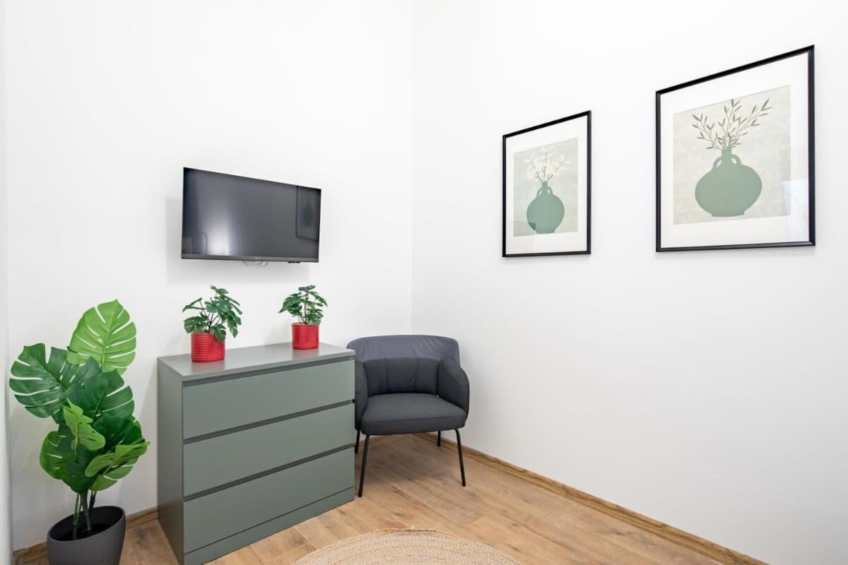Central - New - Comfy Ac Studio Budapest Luaran gambar