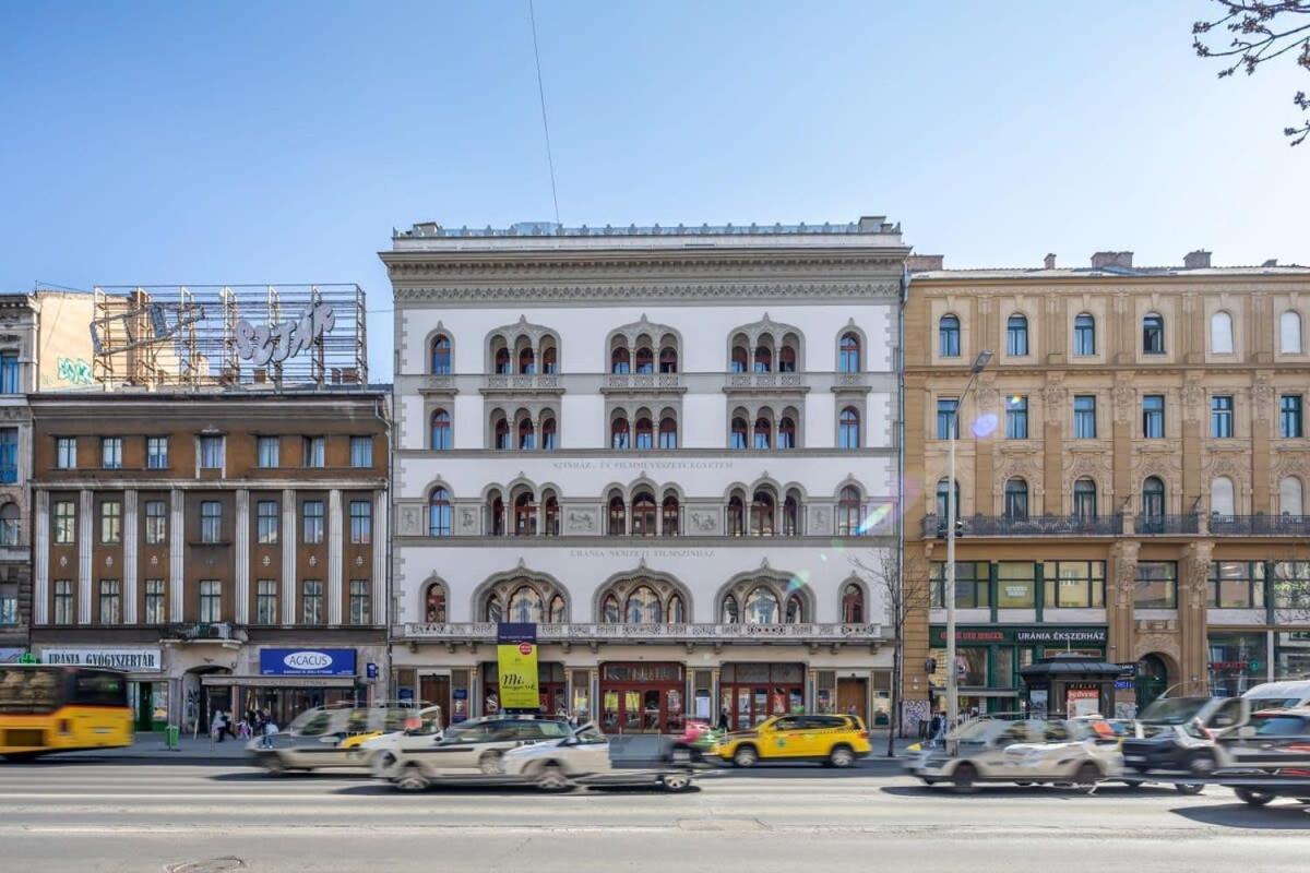 Central - New - Comfy Ac Studio Budapest Luaran gambar
