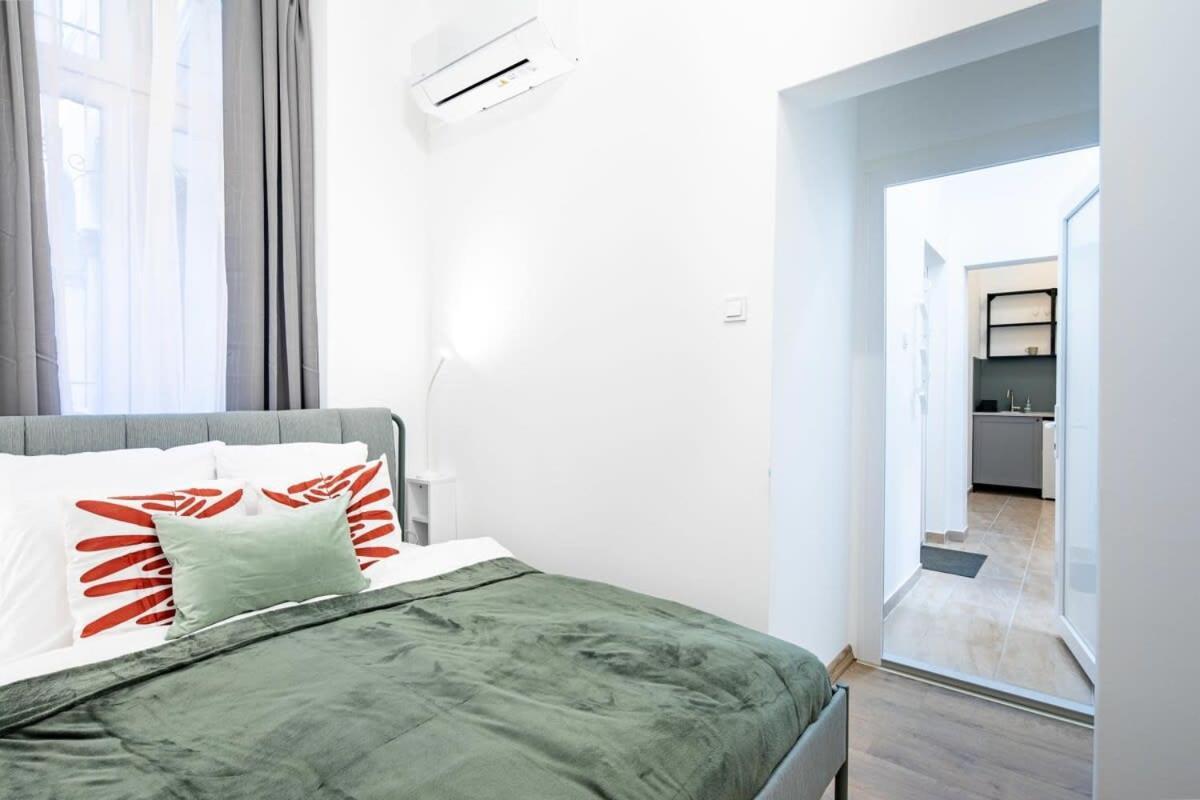 Central - New - Comfy Ac Studio Budapest Luaran gambar