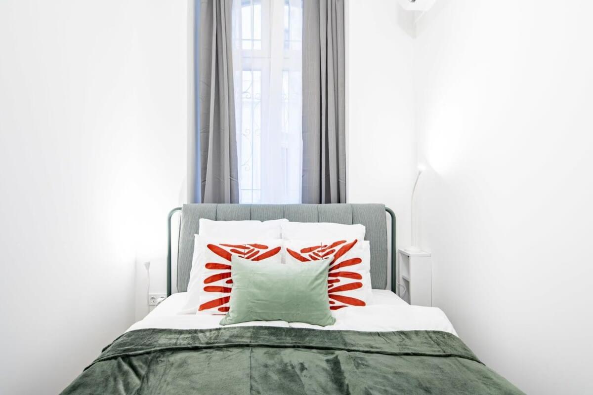 Central - New - Comfy Ac Studio Budapest Luaran gambar