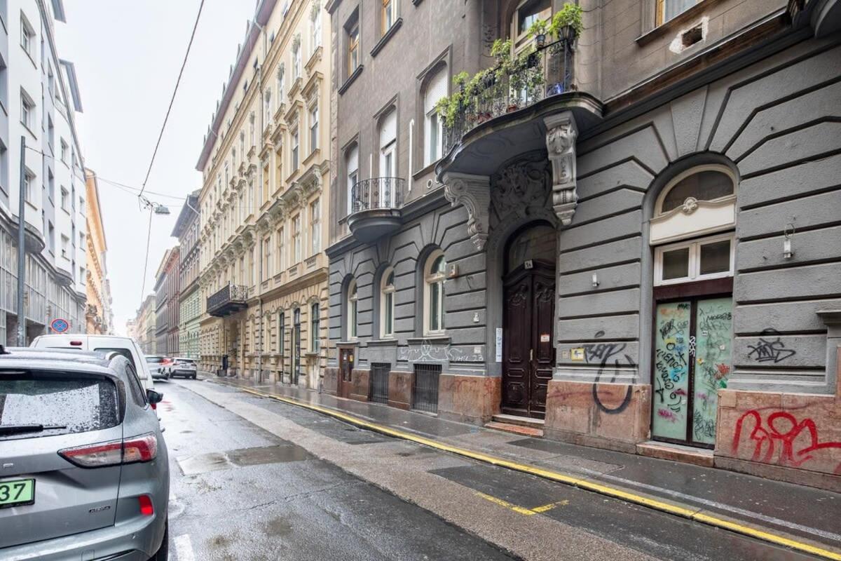 Central - New - Comfy Ac Studio Budapest Luaran gambar