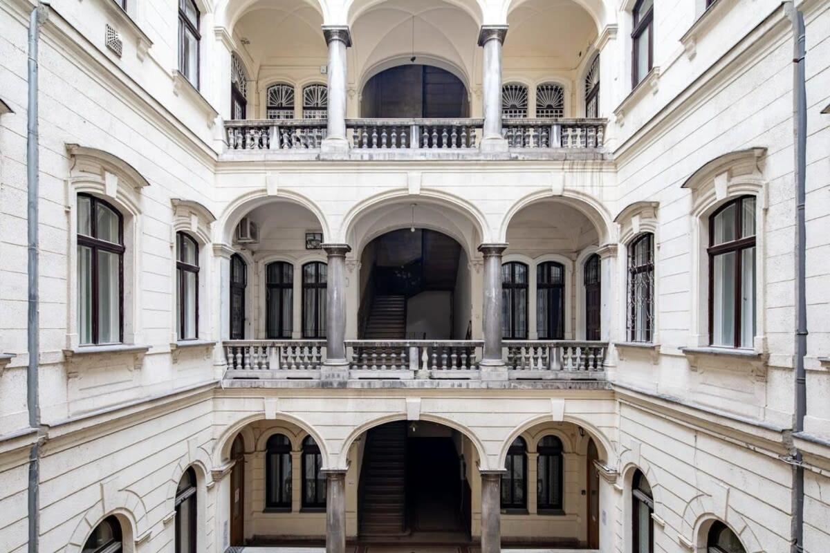 Central - New - Comfy Ac Studio Budapest Luaran gambar