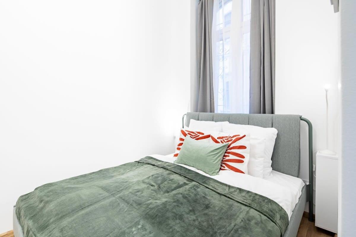 Central - New - Comfy Ac Studio Budapest Luaran gambar